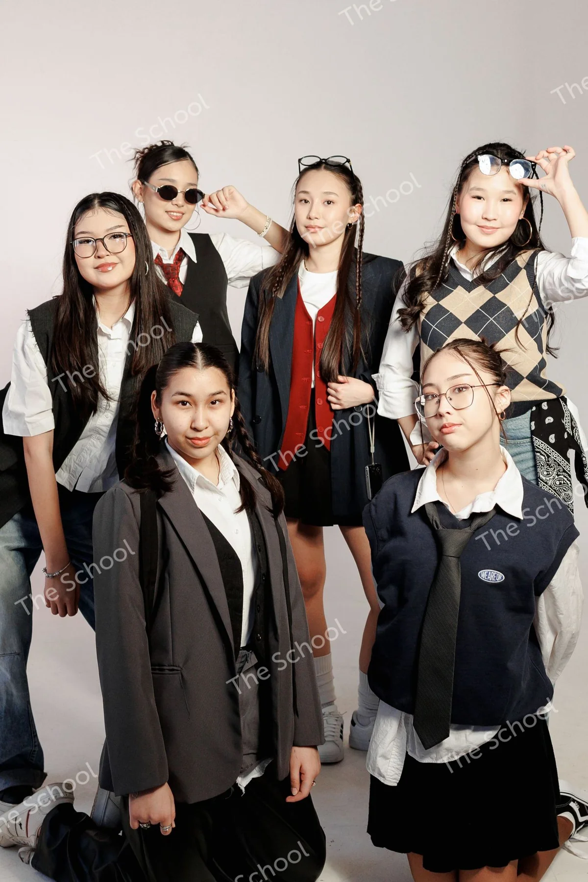 Выпускники на съёмке The School KZ